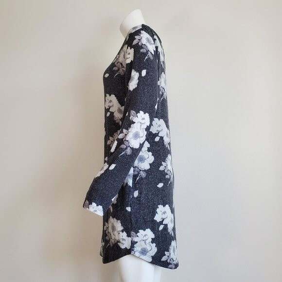 NEW Plus Size Gray Floral Sweater Dress - Picture 2 of 8